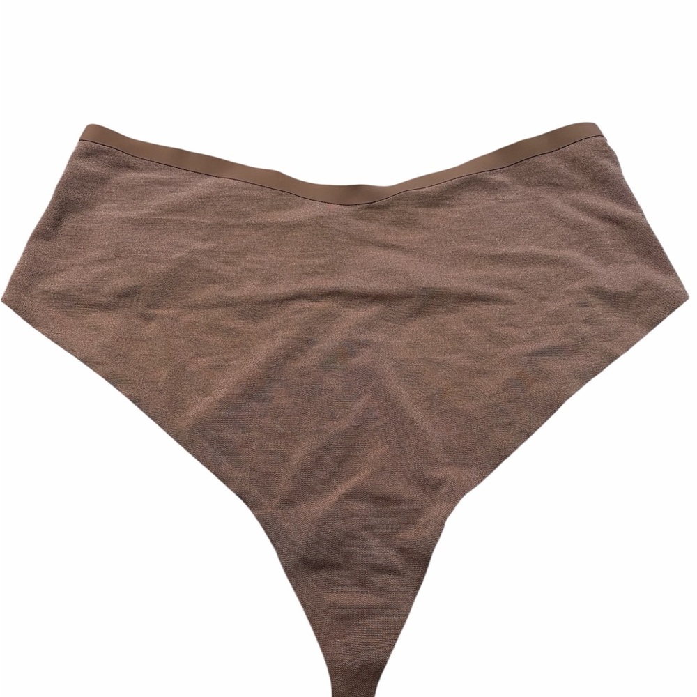 Skims Sheer Sculpt Thong  - Brown